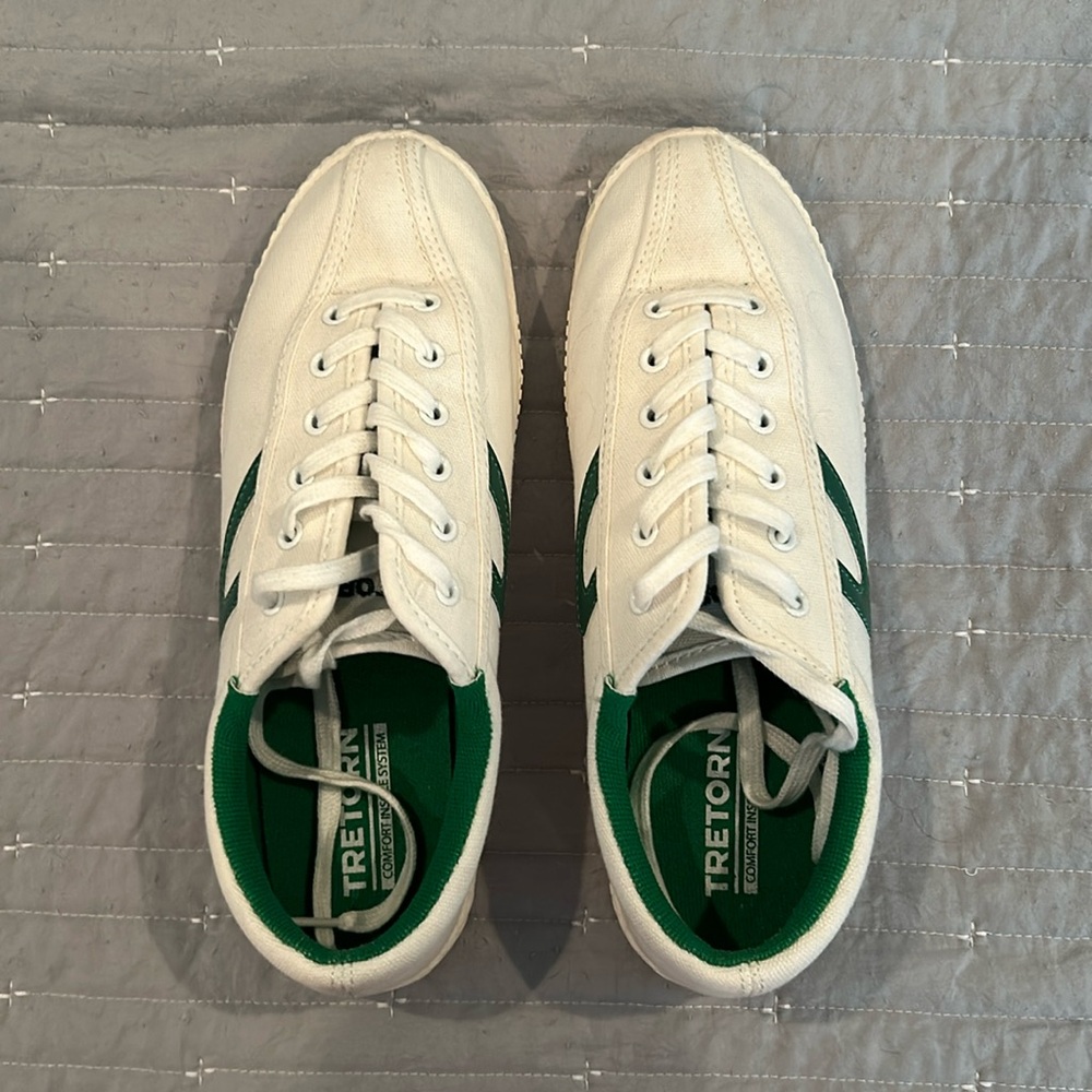 Like new Tretorn shoes- no marks on canvas!